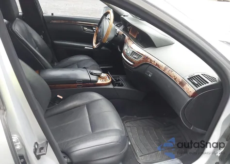 2009 Mercedes-Benz S 550 z USA, uszkodzony, nr VIN WDDNG71X49A242731